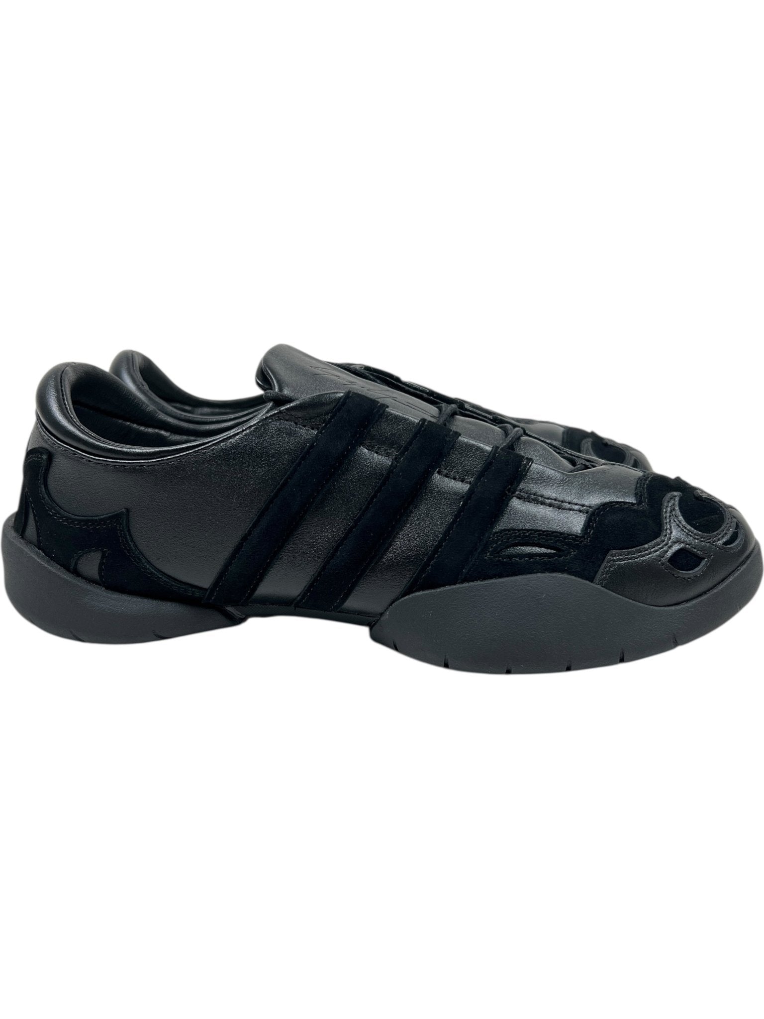 Y-3 Regu 2002 in BLACK. Size Mens 11 / Womens 12