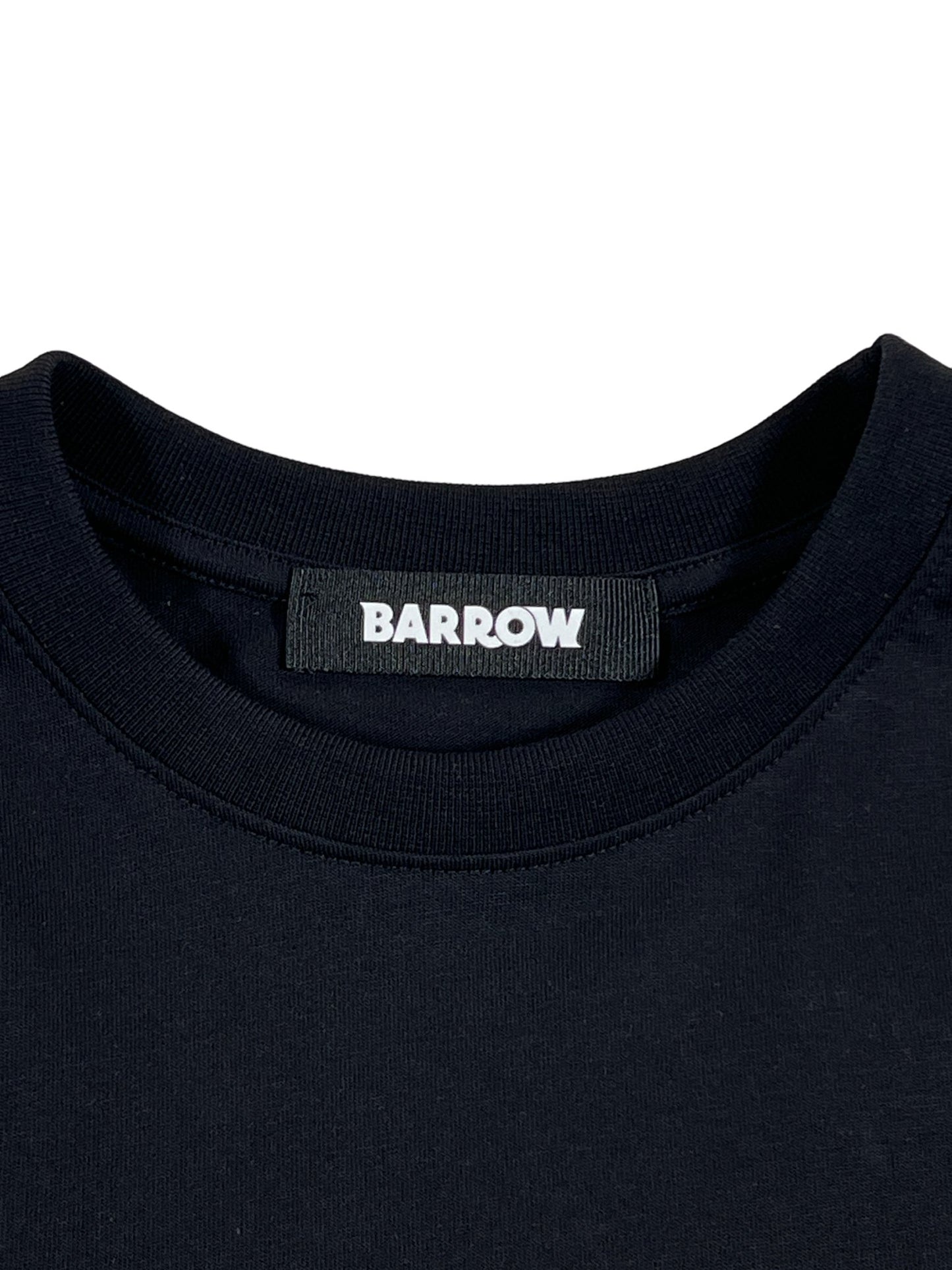 Close-up of a navy blue, 100% Cotton BARROW S4BWUATH036 JERSEY T-SHIRT UNISEX neckline with a brand label reading "BARROW.