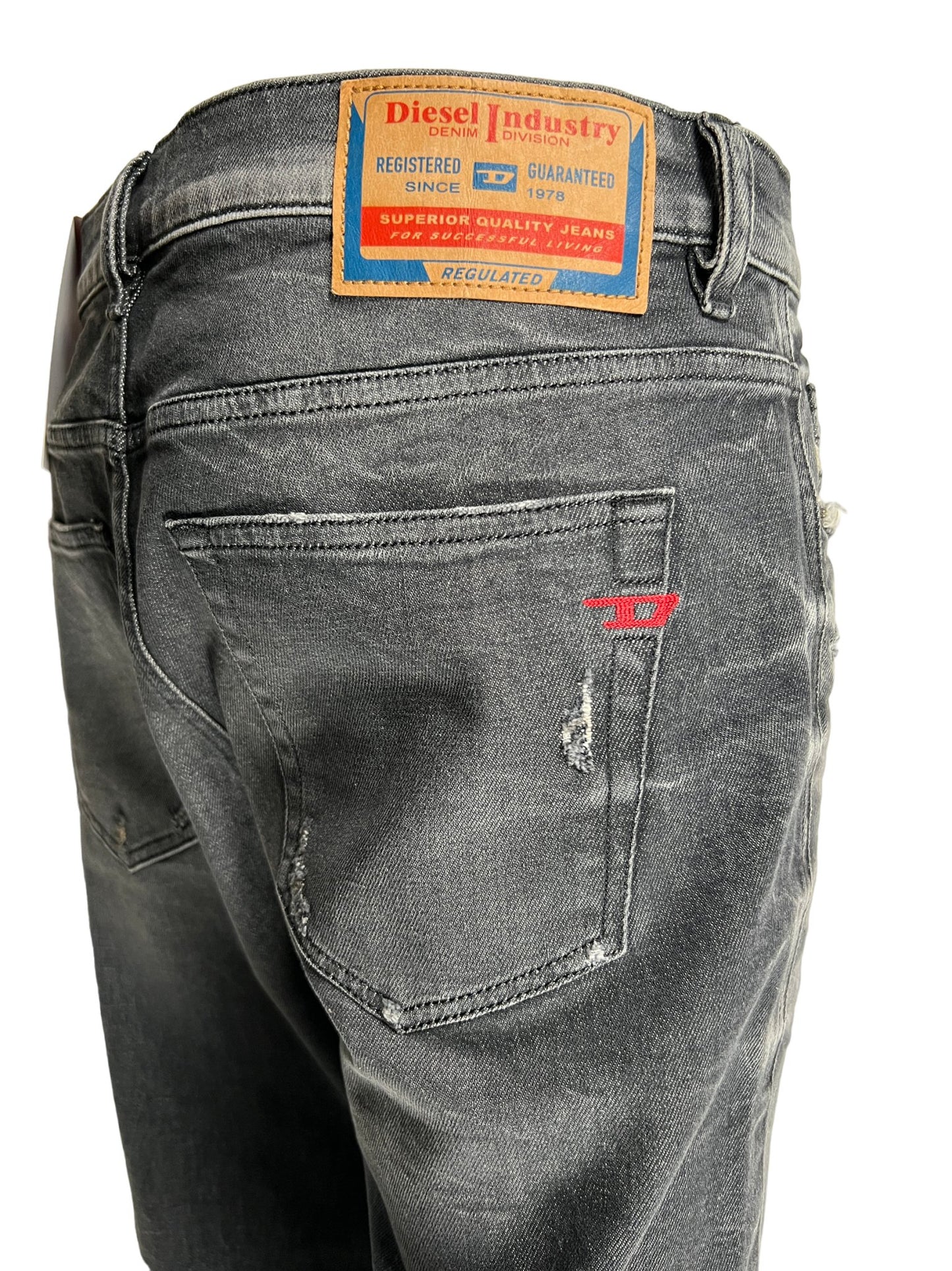 A pair of DIESEL JEANS 2020 D-VIKER 9H51 with a label on the back.