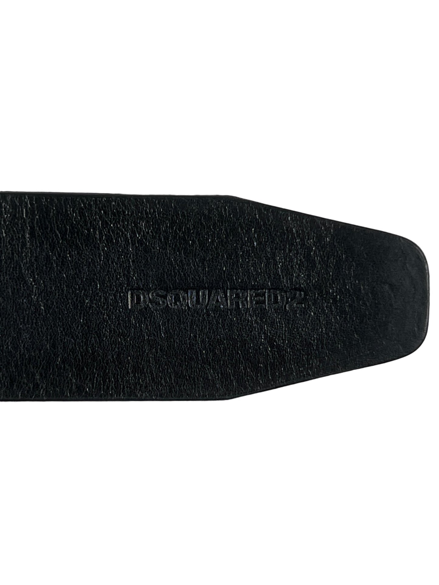 A black DSQUARED2 BEM0549 PLAQUE BELT BLACK with text on it.