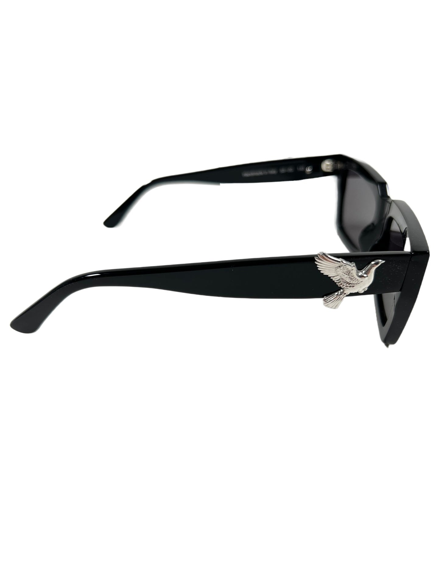 A pair of high-quality 3.PARADIS FLYING DOVE sunglasses, made in Italy.