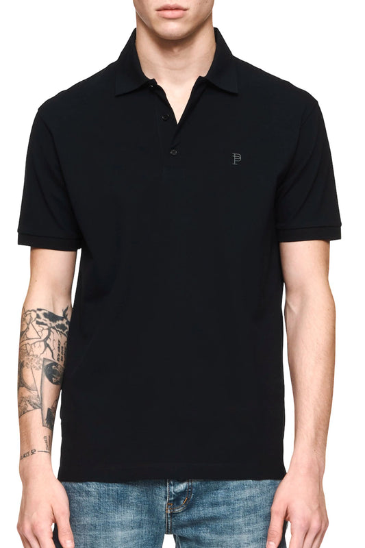 A man wearing a PURPLE BRAND P125-MPBP pique knit polo shirt in black with tattoos.