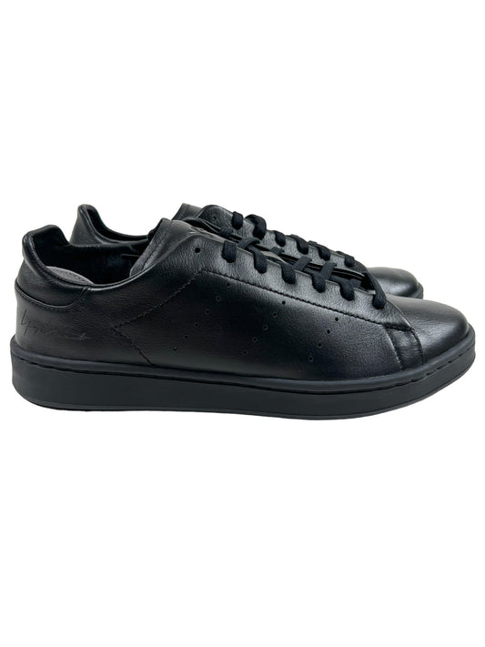 A pair of Y-3 IG4036 Y-3 Stan Smith sneakers in black leather with lace closure on a white background.