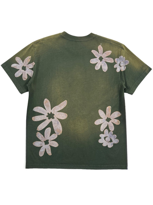 The ALCHEMIST BLOCK PRINT S/S TEE in moss green is a vintage-washed T-shirt adorned with large, light-colored flower designs on the back and sleeves, ideal for those who appreciate a classic graphic tee.