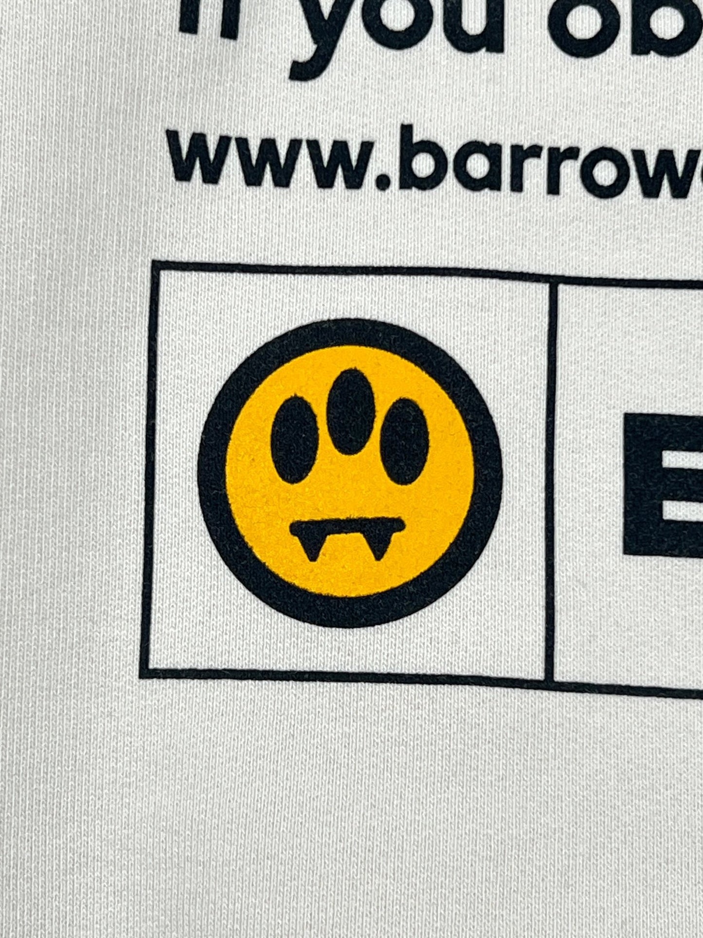 A yellow circle with a black paw print and fangs beneath the text "www.barrow" adds a bold touch to the Barrow S5BWUAHS063 Unisex Hoodie in Vanilla.