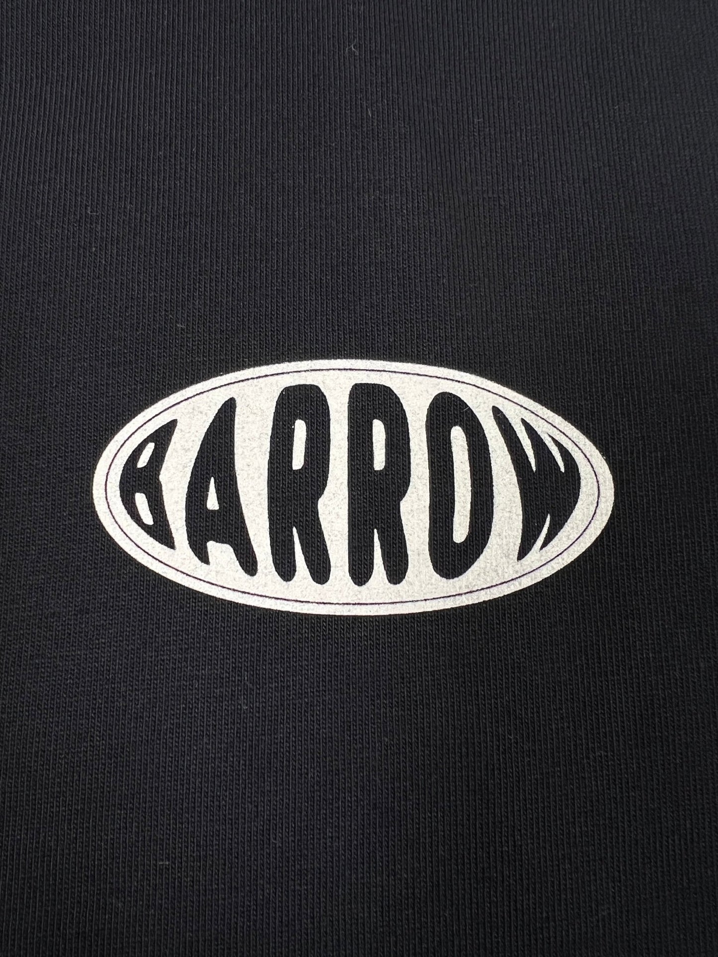 On a sleek black background, the oval "BARROW" logo is boldly presented on this Barrow S5BWUATH066 Jersey T-shirt. Made in Italy from 100% cotton, it combines exceptional quality with striking design for a standout piece.