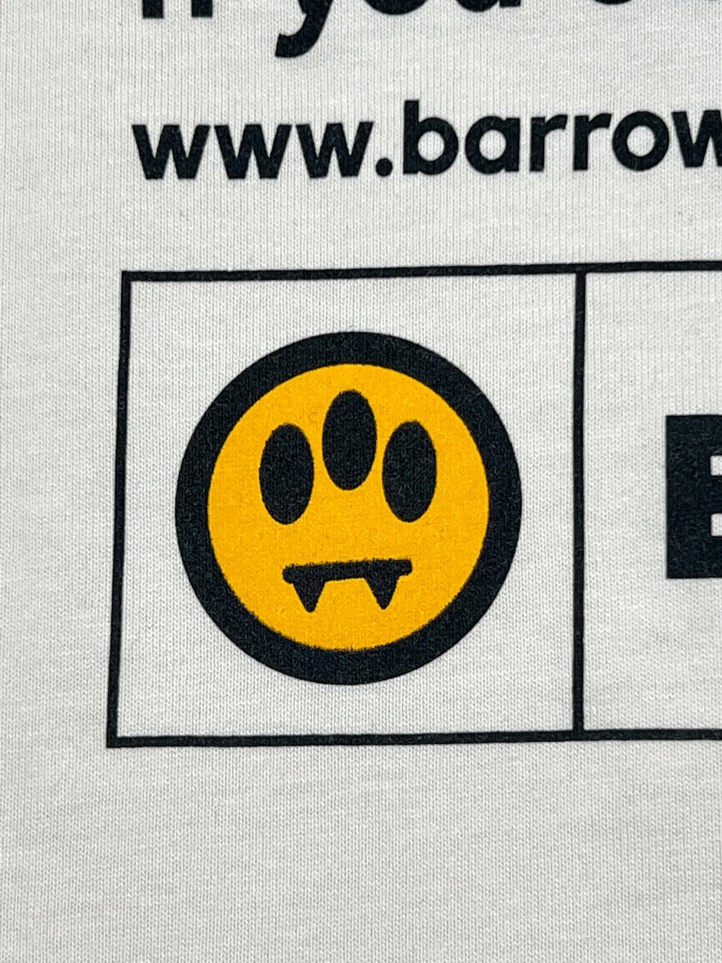 The Barrow S5BWUATH066 Jersey T-shirt Vanilla from BARROW features a yellow circle with a black paw print and small fangs on a white background, crafted in 100% cotton, highlighting Italian craftsmanship.