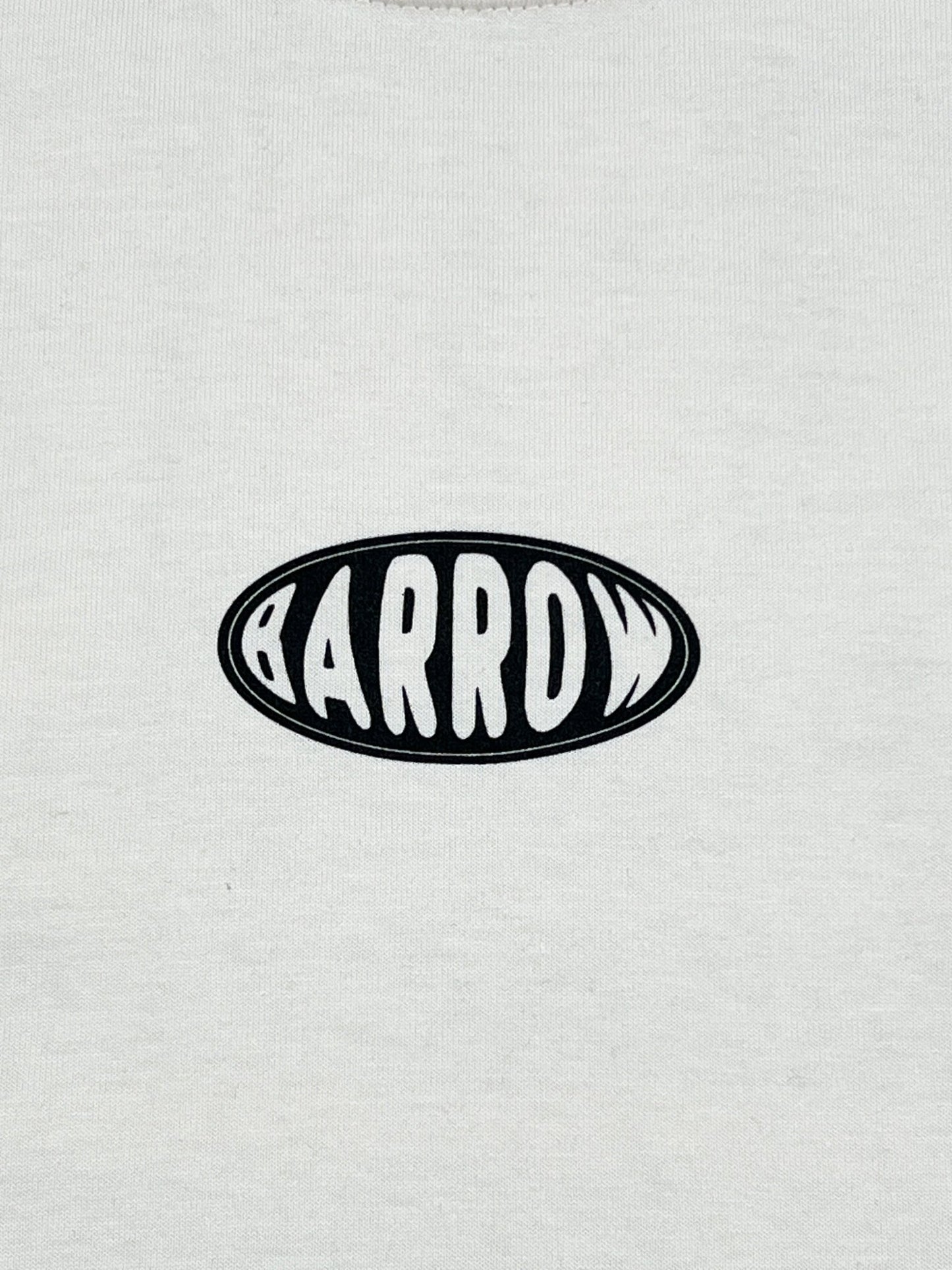 This vanilla BARROW S5BWUATH066 T-shirt, crafted in Italy from 100% cotton, prominently displays "BARROW" in bold black letters inside an oval on its white fabric.