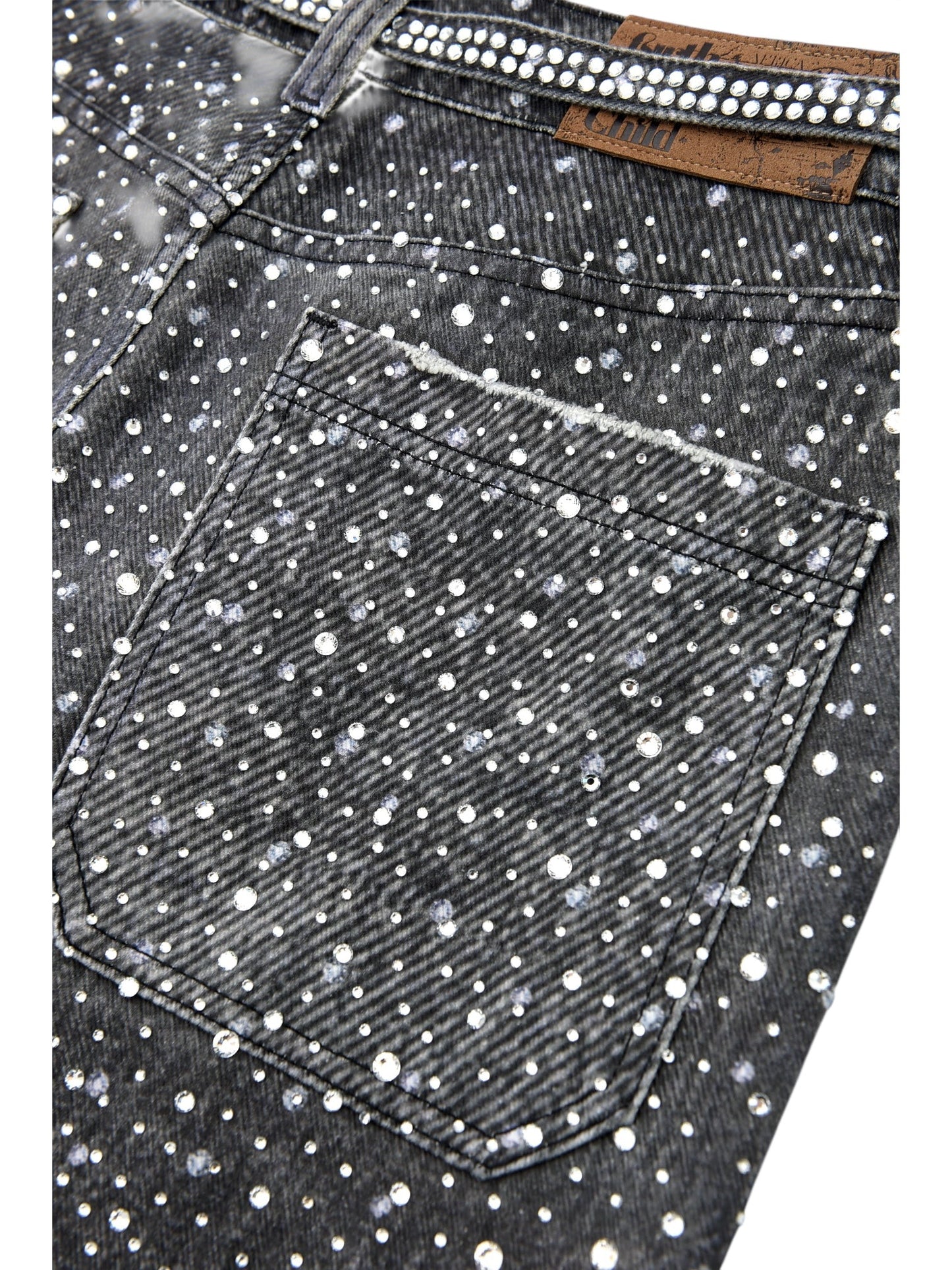Close-up of the back pocket on BIRTH OF ROYAL CHILD Birth Of Royal Child BC24FWPT06 Diamond Boro Black jeans, 100% cotton, featuring silver rhinestones and small white spots.