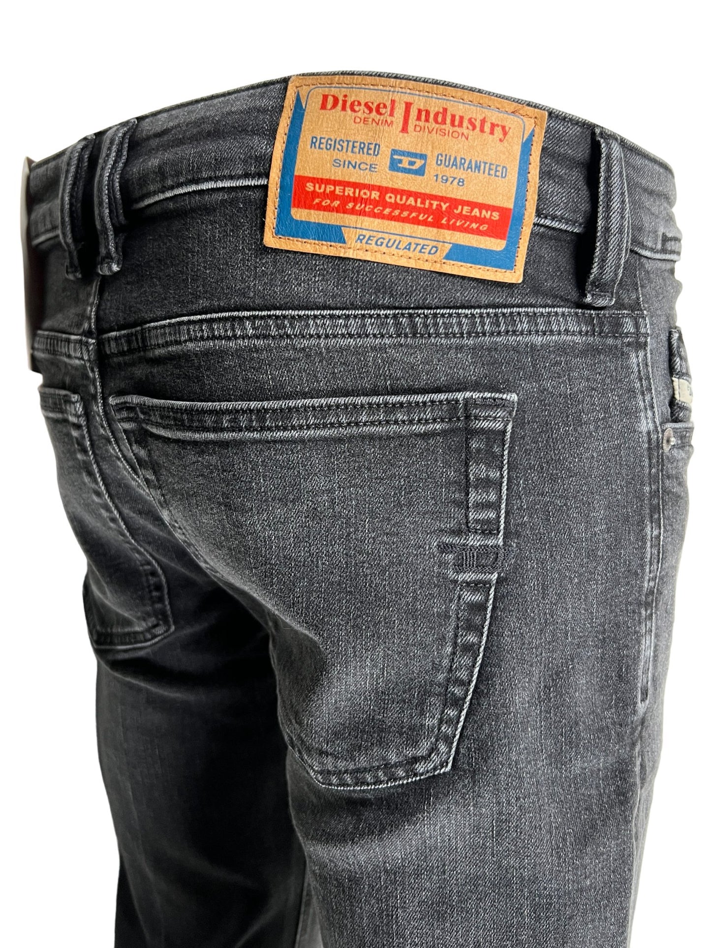Close-up of a DIESEL 1979 SLEENKER PFAX skinny jeans' back pocket with a branded label.