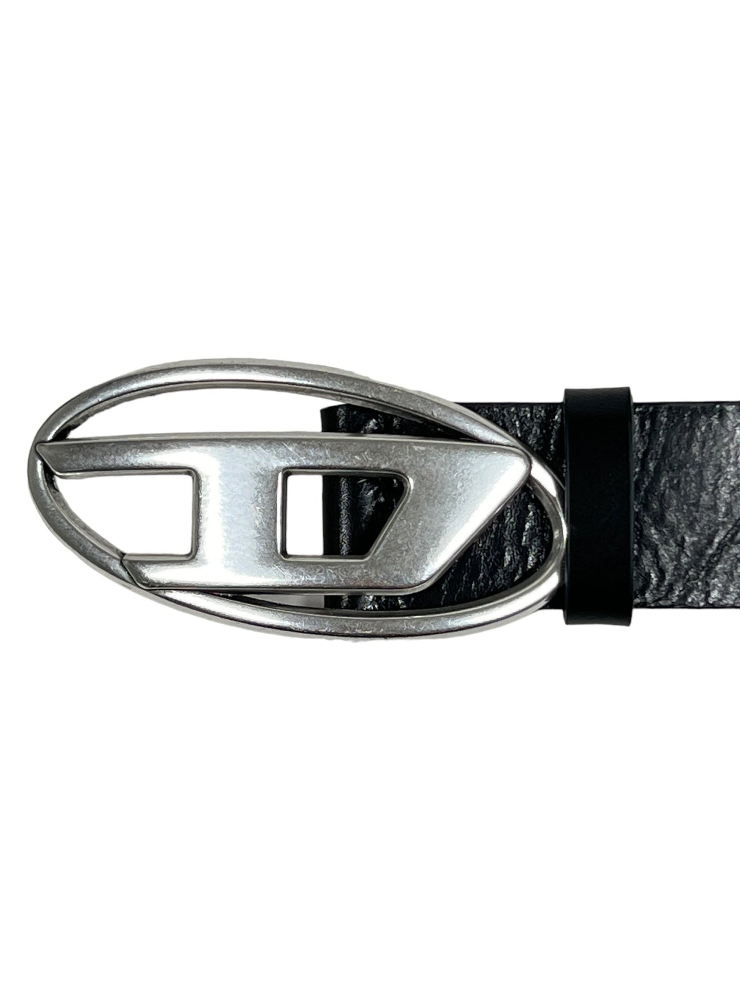 Close-up of a DIESEL B-1DR LEATHER BELT W SILVER D BUCKLE by DIESEL, featuring a distinctive, modern design seen at the SS22 Fashion Show.