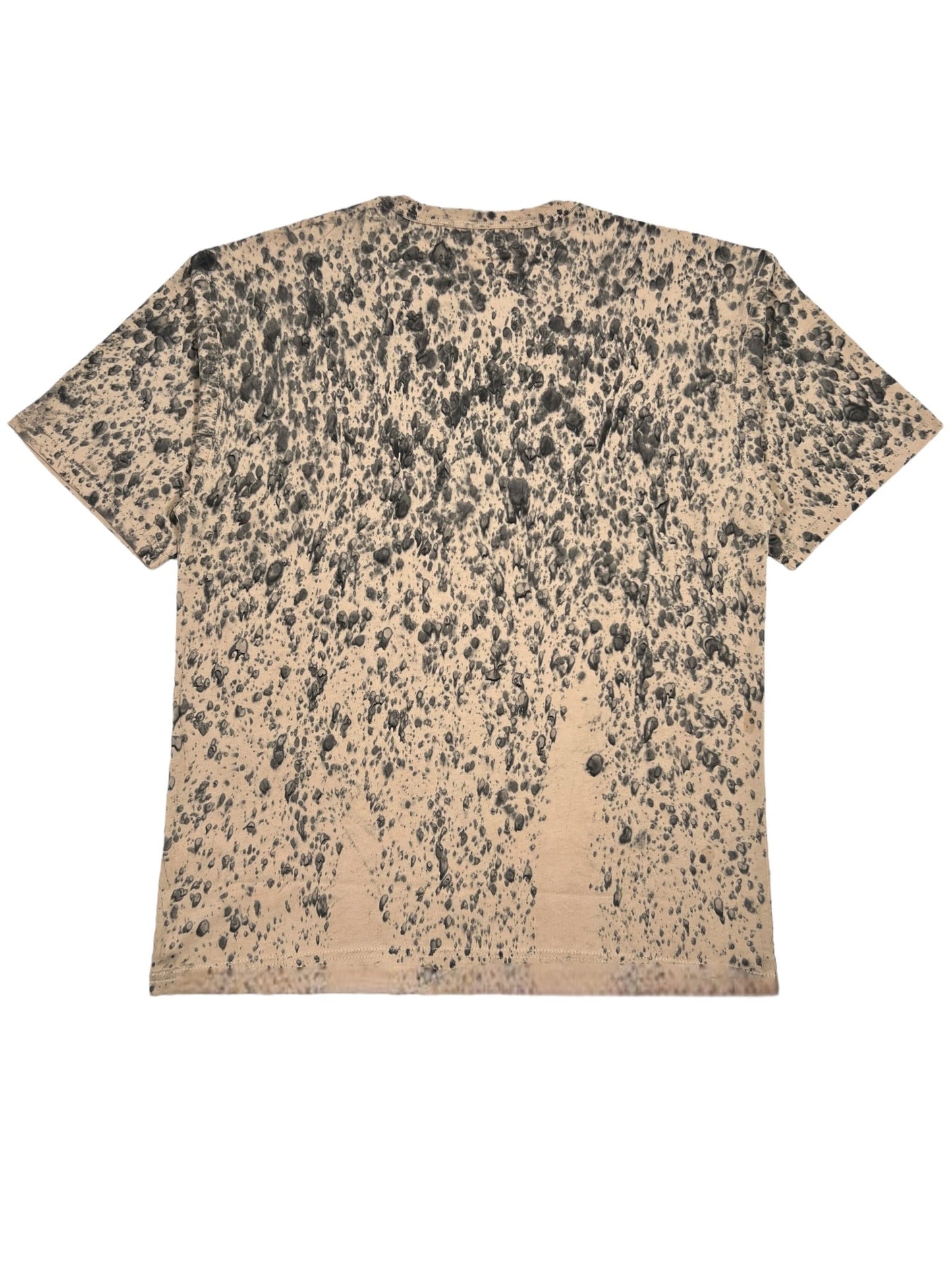 The DIESEL T-BOXT-K6 T-SHIRT in light brown is crafted from high-quality cotton and features a striking black splatter pattern that covers the entire fabric, combining comfort and style in this standout piece.