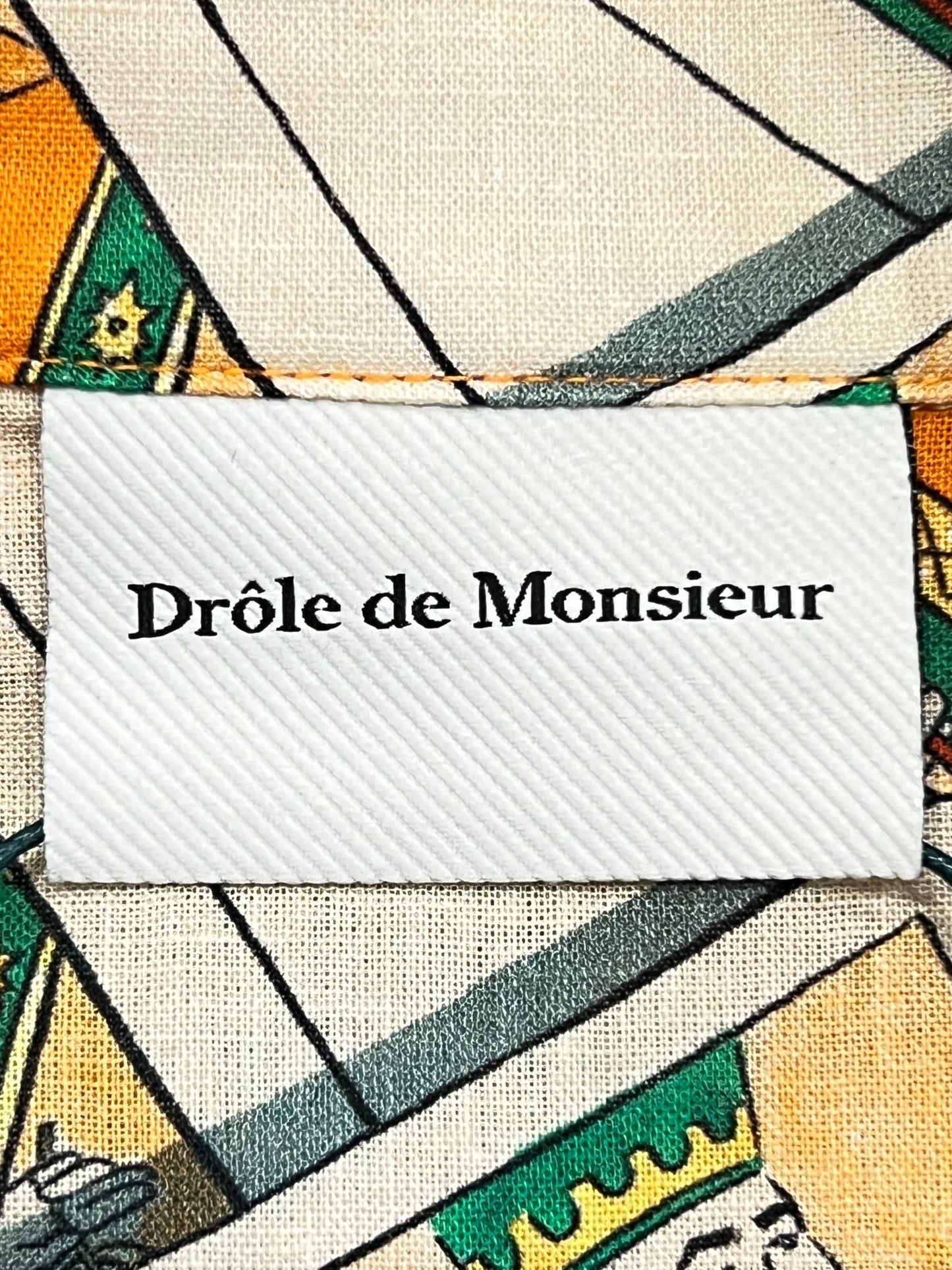 A DROLE DE MONSIEUR SHIRT D-SH158-LI002 LA CHEMISE JEU DE CARTES PC with a beige cotton linen shirt as its background.