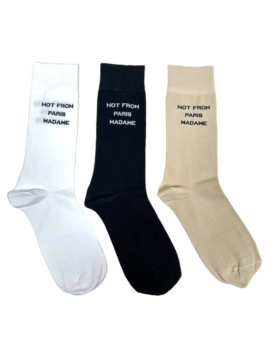 The Drôle de Monsieur Sk101-Co024-Mc Le Pack De Chaussettes offers a stylish 3-pack of socks in black, white, and beige, each featuring "Not From Paris Madame" text.