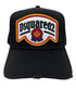 The DSQUARED2 BCM0847 Nero cap displays a "Dsquared2" logo patch with a maple leaf and mountain design. Made from cotton gabardine, it features subtle distressed details for a stylish, worn-in appearance.