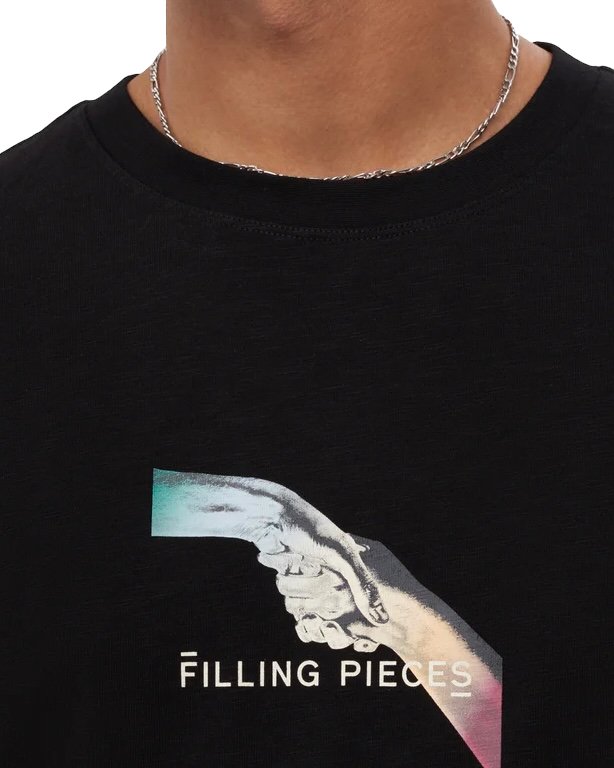 Close-up of a FILLING PIECES GRADIENT HANDSHAKE T-SHIRT BLACK with a graphic design featuring two hands shaking and the text "Filling Pieces" below it.