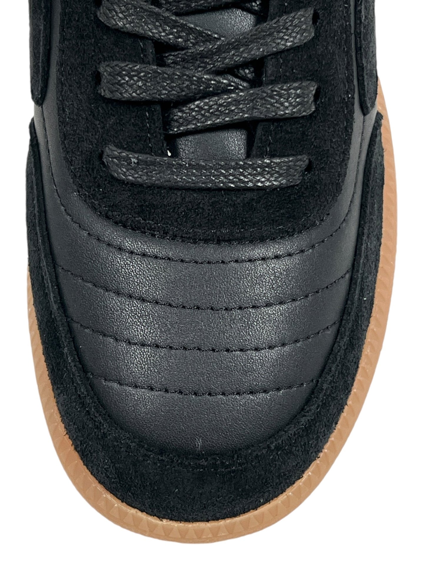 Close-up of a FLANEUR TIVOLI RUNNER BLACK sneaker, featuring a textured black calfskin leather upper, black laces, stitched detailing, and a gum rubber sole.