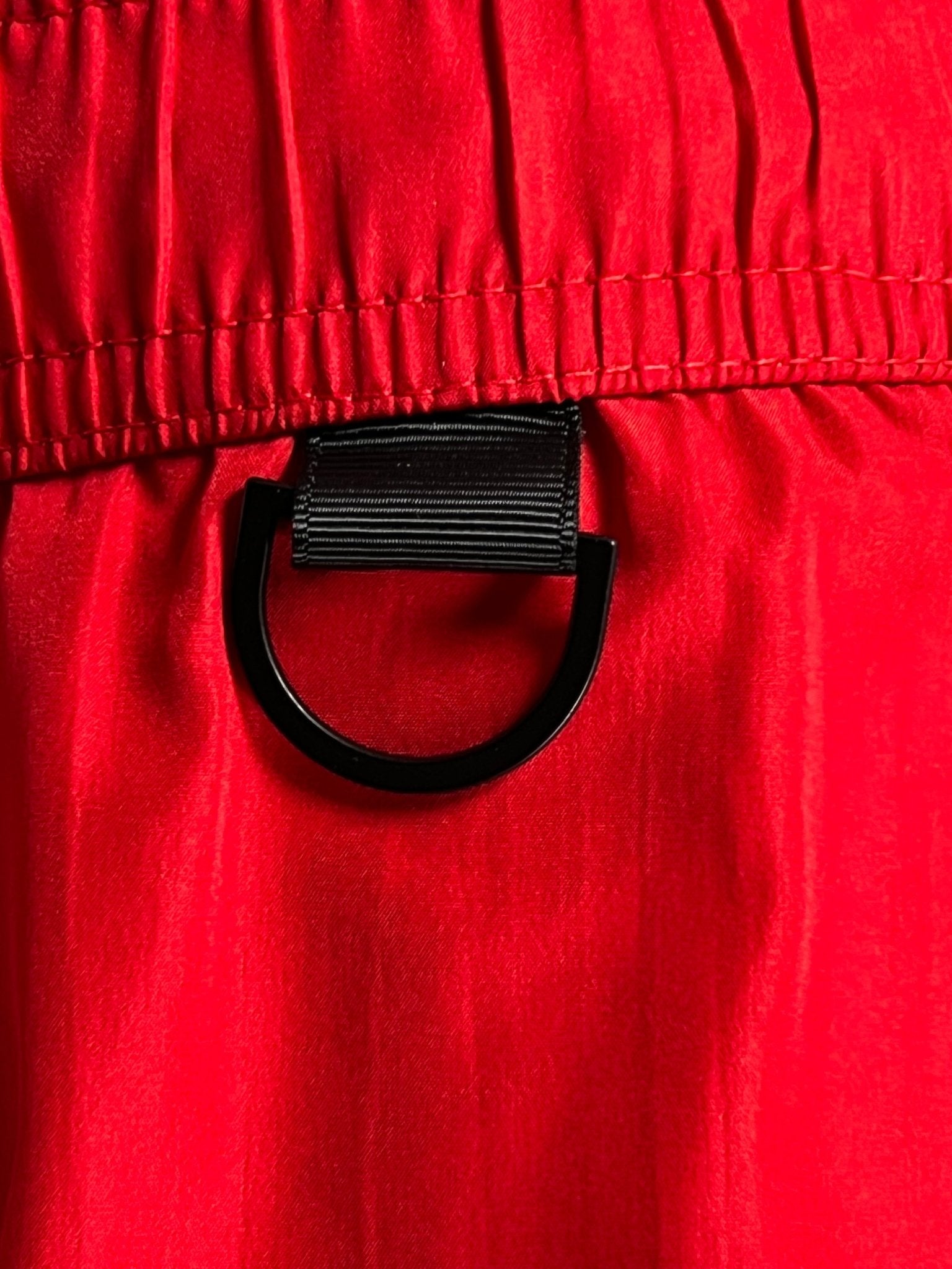 Close-up of a black D-ring on the waistband of ICEBERG Iceberg ICE25MBM01 Medium Boardshort Red, made from 100% polyester.