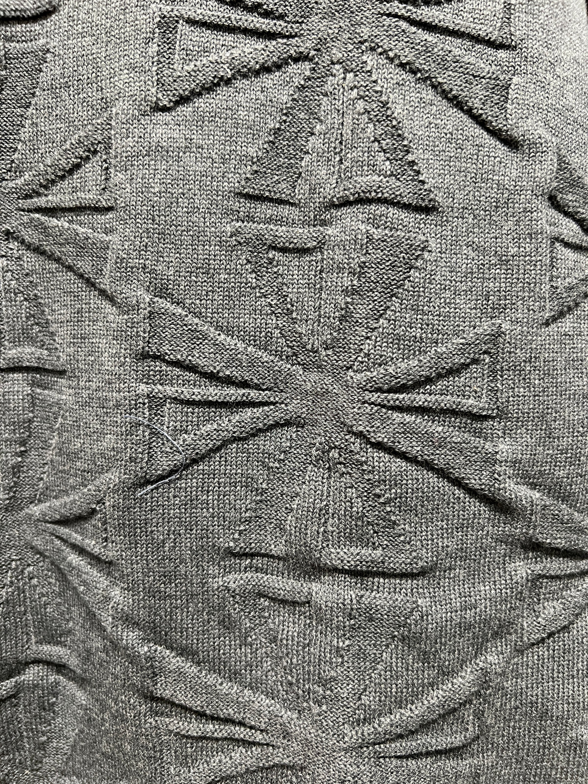 Devà States Cross 3D Knit Sweater Grey