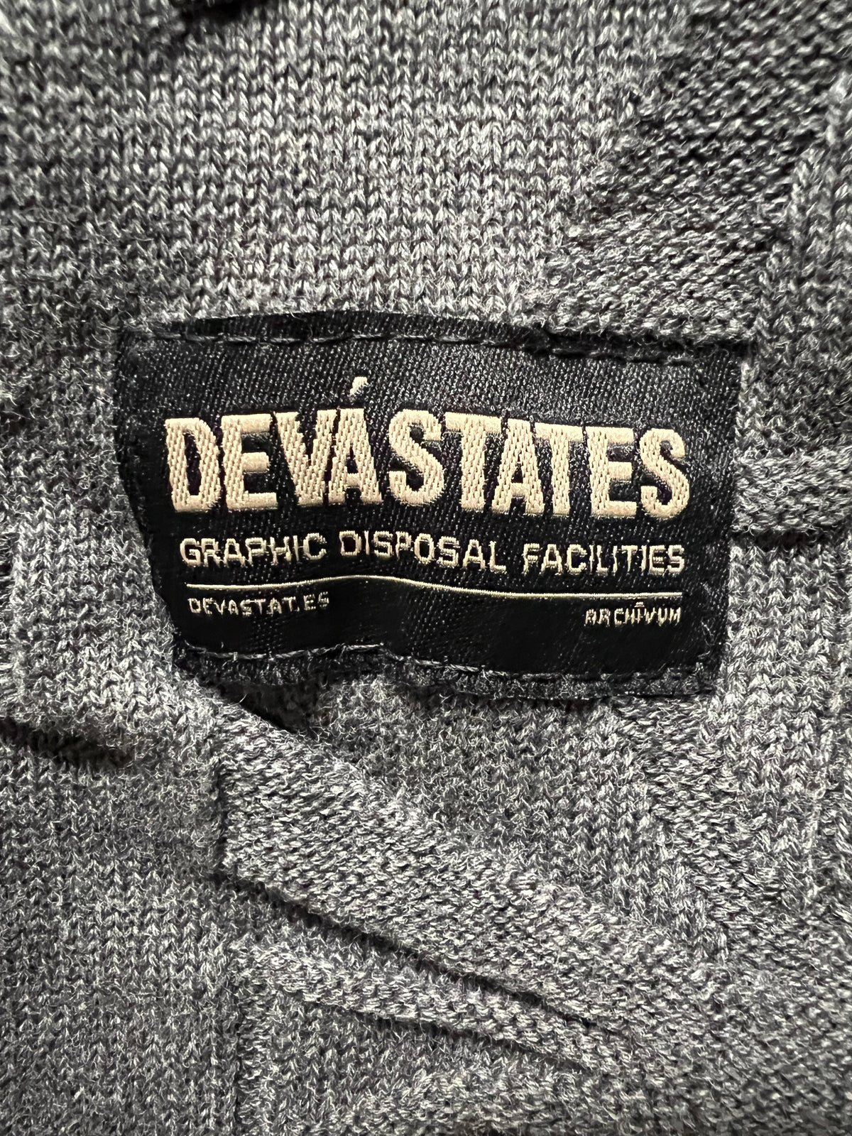 Devà States Cross 3D Knit Sweater Grey
