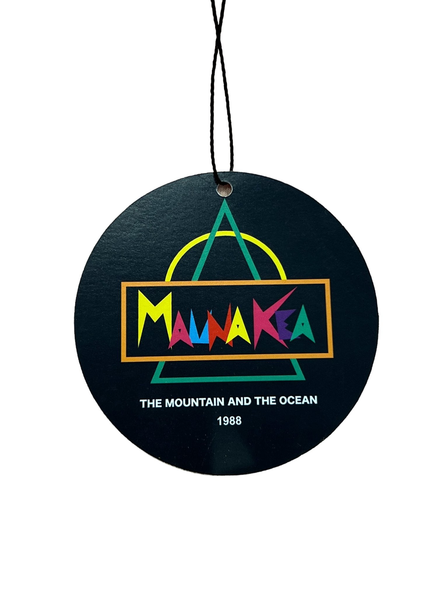 The Mauna-Kea Mku100-P999 Sunset Palms Tee Blk by MAUNA-KEA is a fashionable graphic tee featuring a black circular tag with vibrant "MAUNA KEA" text over a triangle. Below, the phrase "THE MOUNTAIN AND THE OCEAN 1988" is displayed. Crafted from 100% cotton, this tee impeccably combines comfort and style.