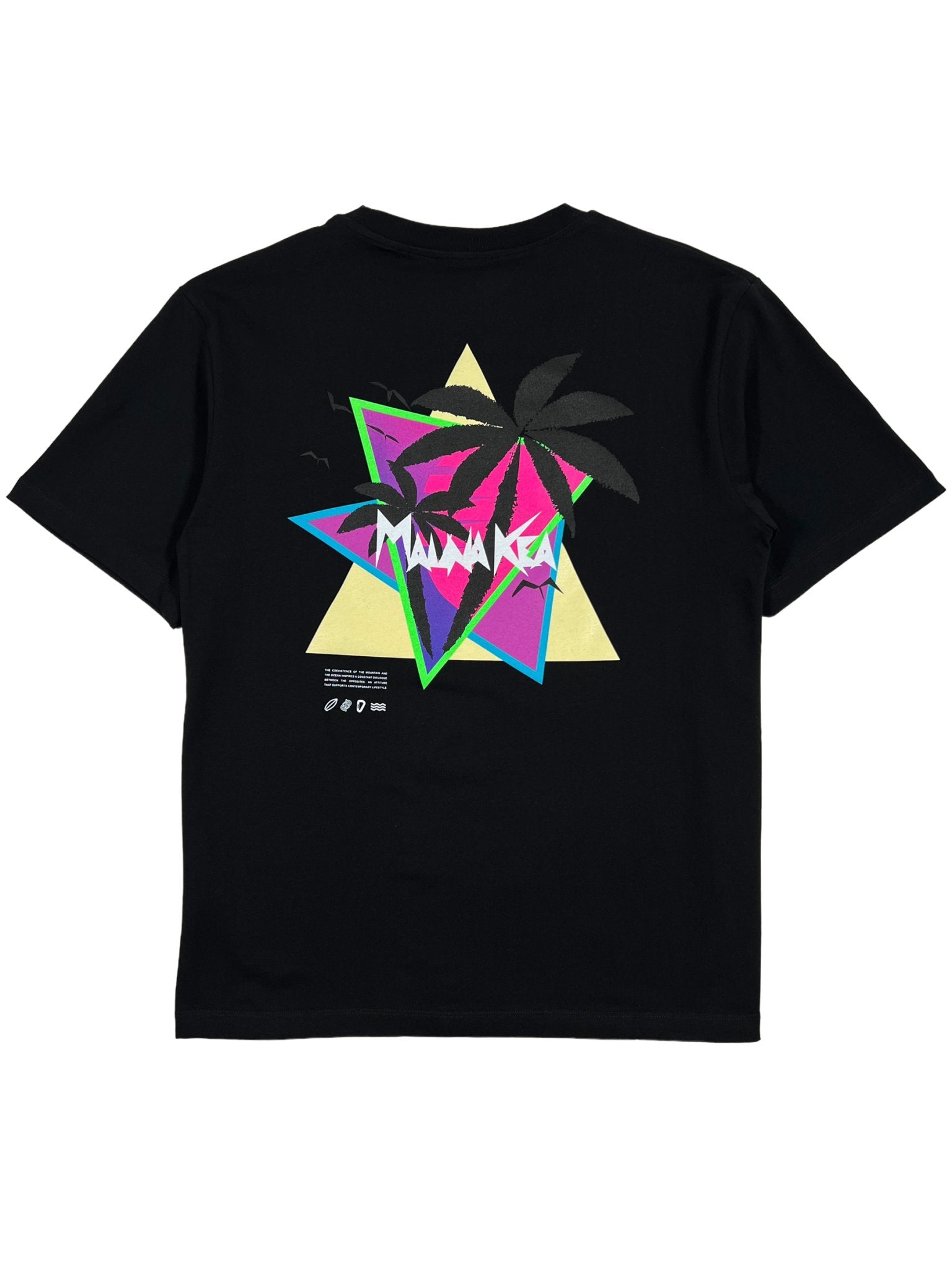 The MAUNA-KEA Mauna-Kea Mku100-P999 Sunset Palms Tee Blk boasts a colorful geometric design and palm tree graphics on the back, made from 100% cotton for unparalleled comfort.