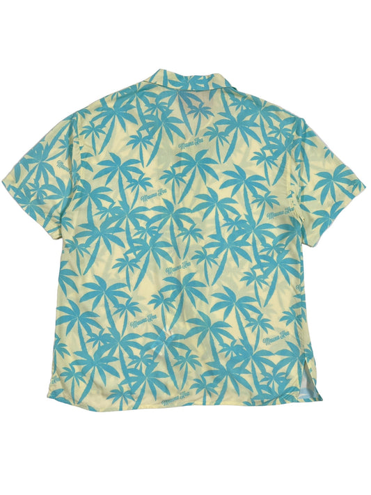MAUNA-KEA MAUNA-KEA MKU142-PM2 ALLOVER PRINT SHIRT GRN, with a light yellow base color featuring a blue palm tree pattern, and crafted with precision, this Made in Italy piece adds a touch of elegance to your wardrobe.