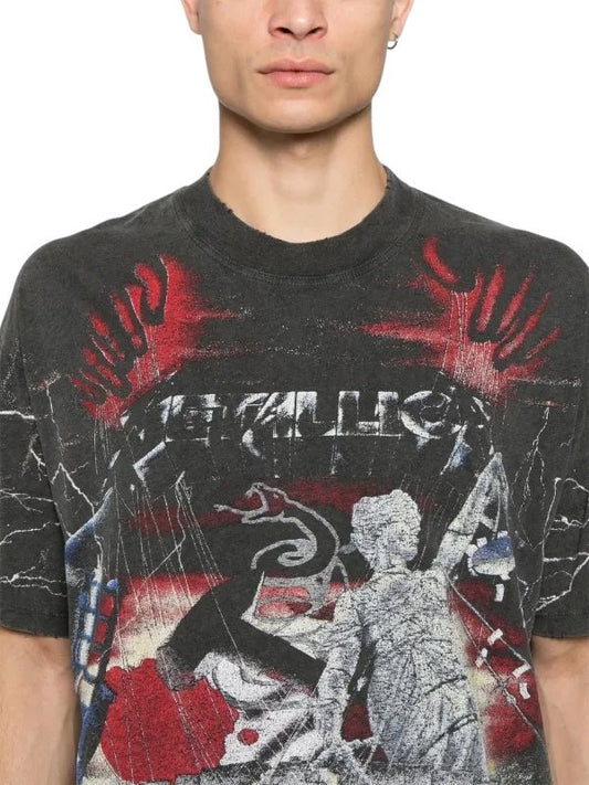 The person is wearing a Represent MLM4354 Master Of Puppets Tee in VTG Grey, featuring a striking red and white abstract design.