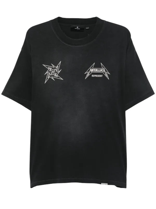 The Represent MLM4358 40 Year Anniversary Tee Blk by REPRESENT is a stylish black T-shirt featuring dual front logos: a star-like design on the left chest and "REPRESENT" with a band name on the right, celebrating Metallica's edgy style.