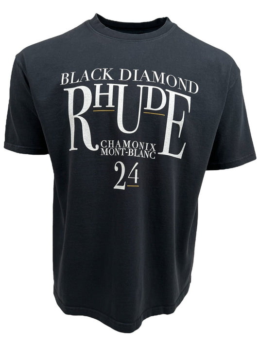 RHude RHUDE BLACK DIAMOND TEE VTG BLACK made of 100% cotton, featuring "Black Diamond Rhude Chamonix Mont-Blanc 24" in white letters on the front. Crew neck design ensures comfort and style.