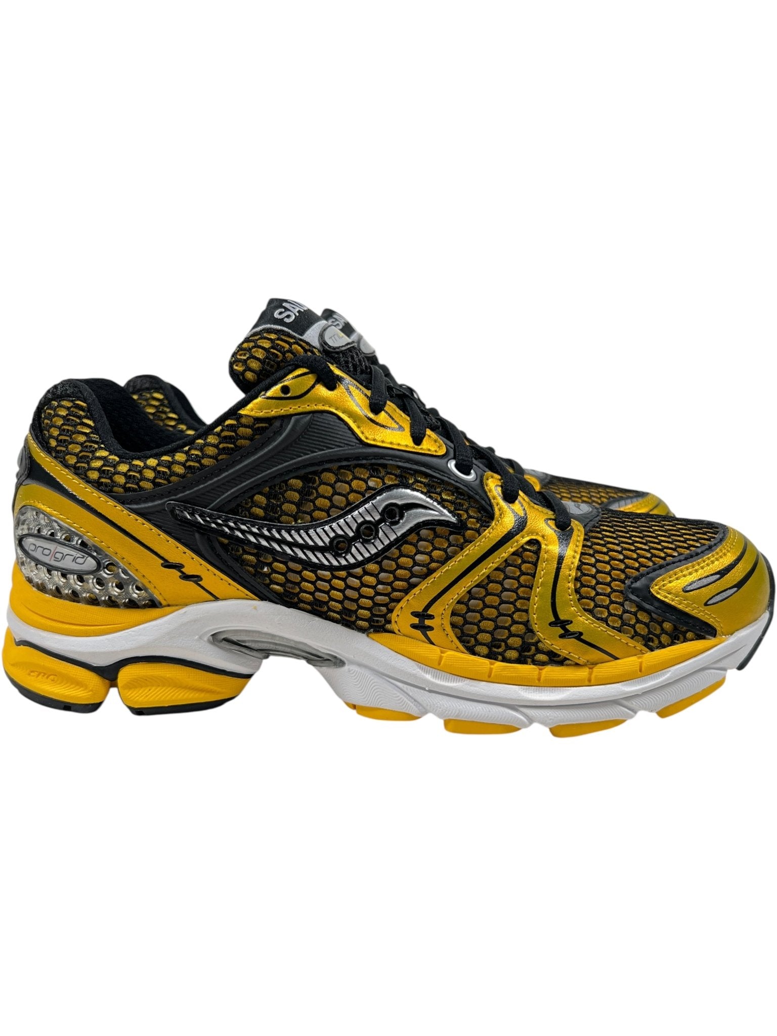 The SAUCONY Progrid Triumph 4 (S70704-16) Lemon Chrome is a yellow and black running shoe with a breathable mesh upper, silver accents, white sole, and enhanced Arch-lock support.
