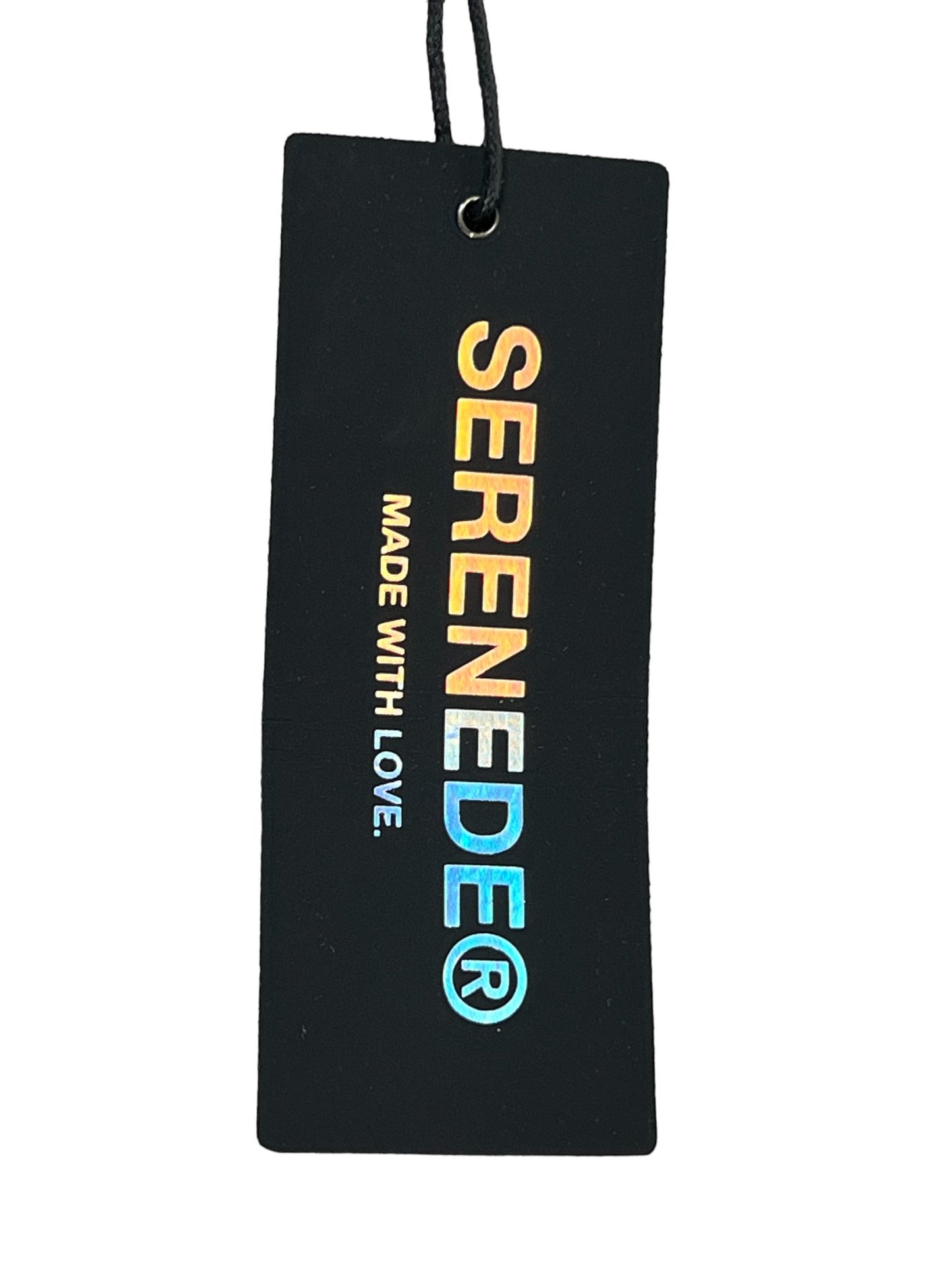 Black clothing tag with the brand "SERENEDE" and the slogan "made with love" in white and yellow text.