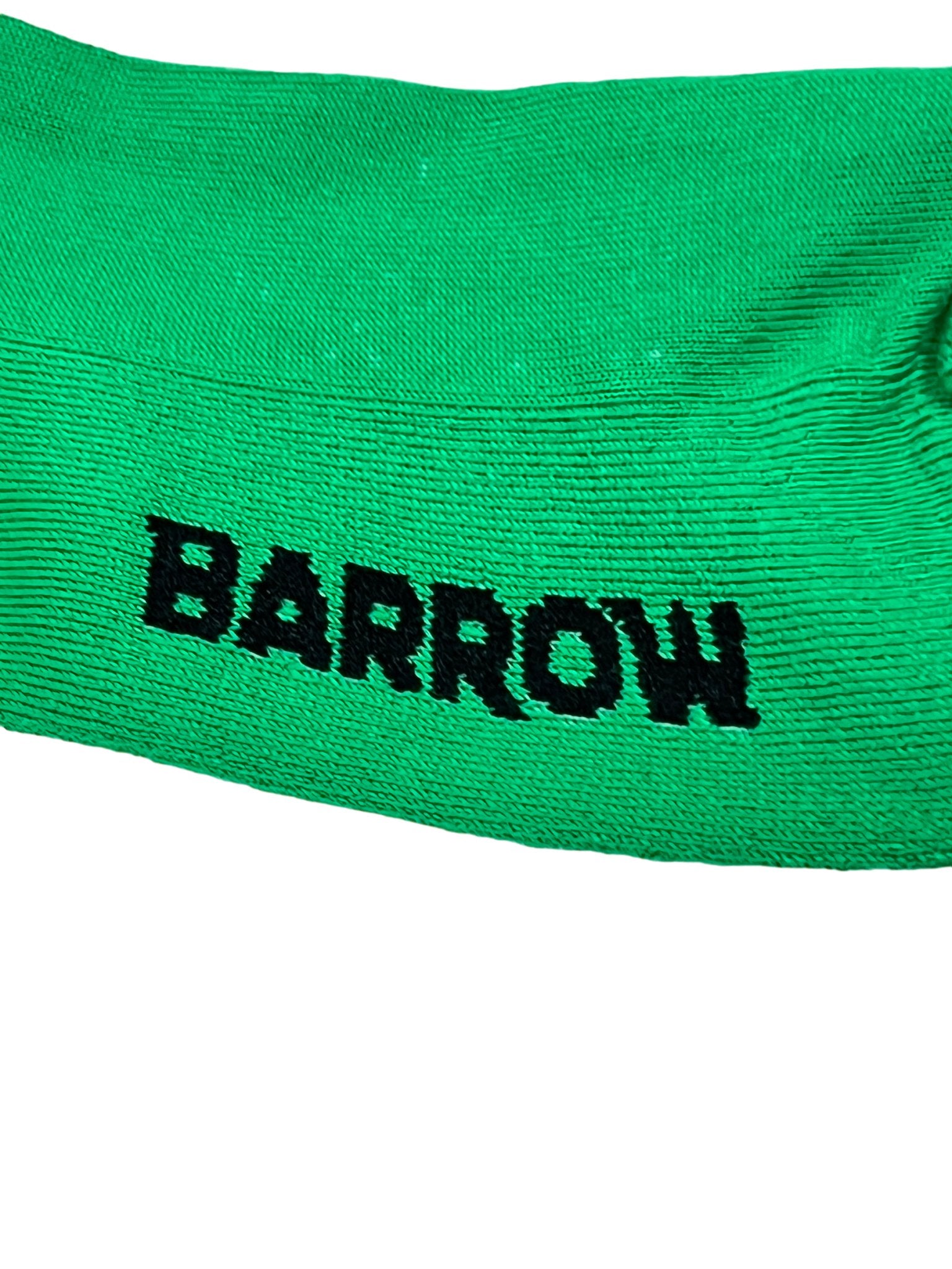 Lush green fabric adorned with the word "BARROW" in bold black text, exuding the timeless elegance one associates with Italian craftsmanship, as seen in BARROW's S4BWUASO140 Unisex Socks.