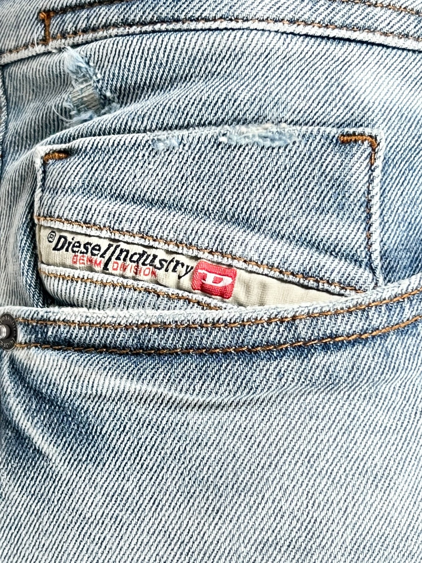 Close-up of a DIESEL 1979 SLEENKER 9H73 brand label on a pair of low waist jeans.