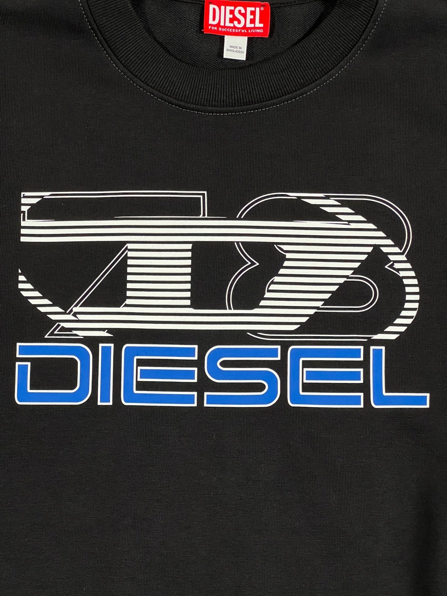 A black graphic hoodie with the word DIESEL on it.
DIESEL S-GINN-K43 SWEAT BLACK