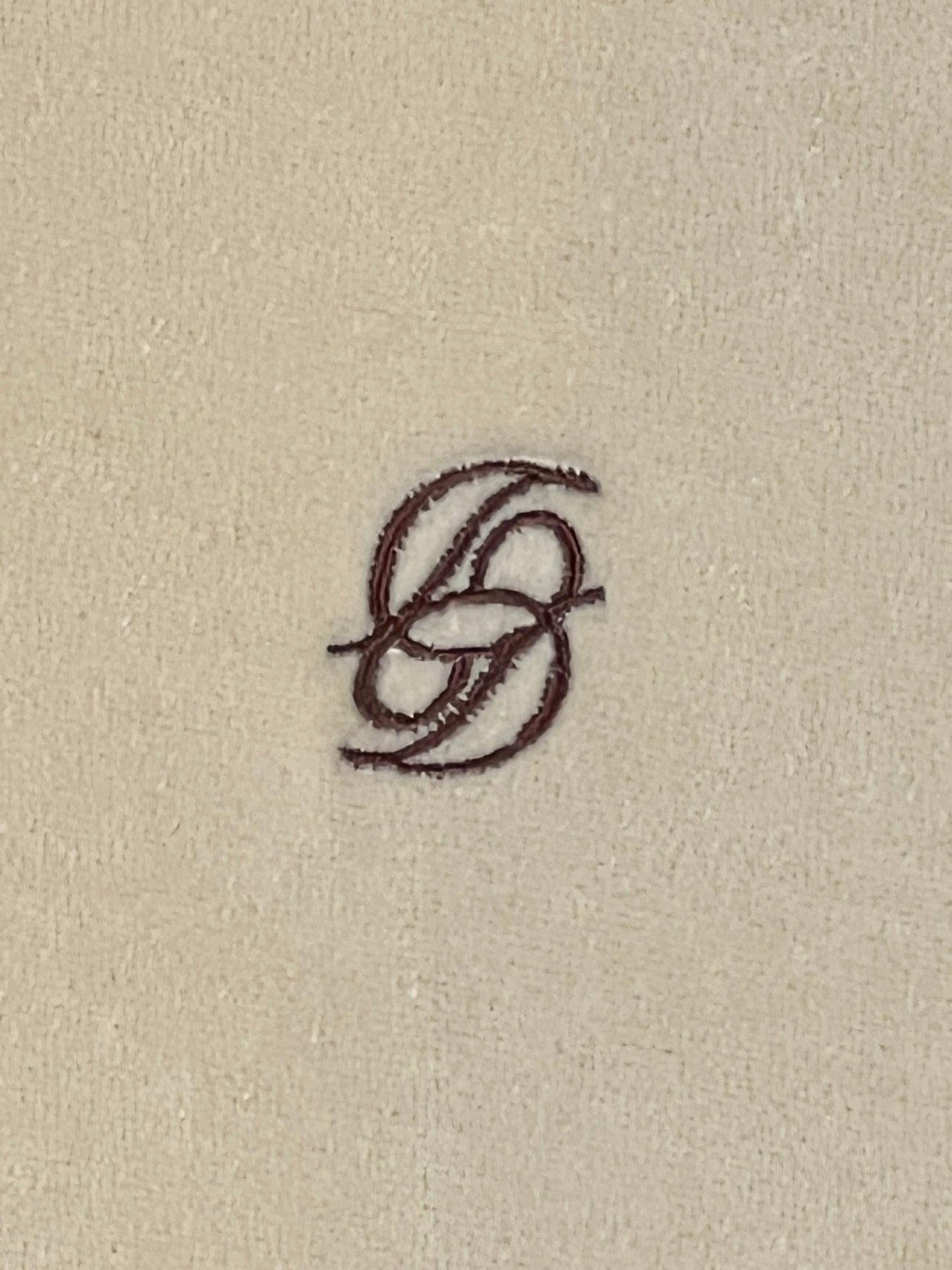 A DRÔLE DE MONSIEUR TRACK JACKET B-JT139 LE VESTE SURVET VELOURS ECRU with an embroidered monogram on it.