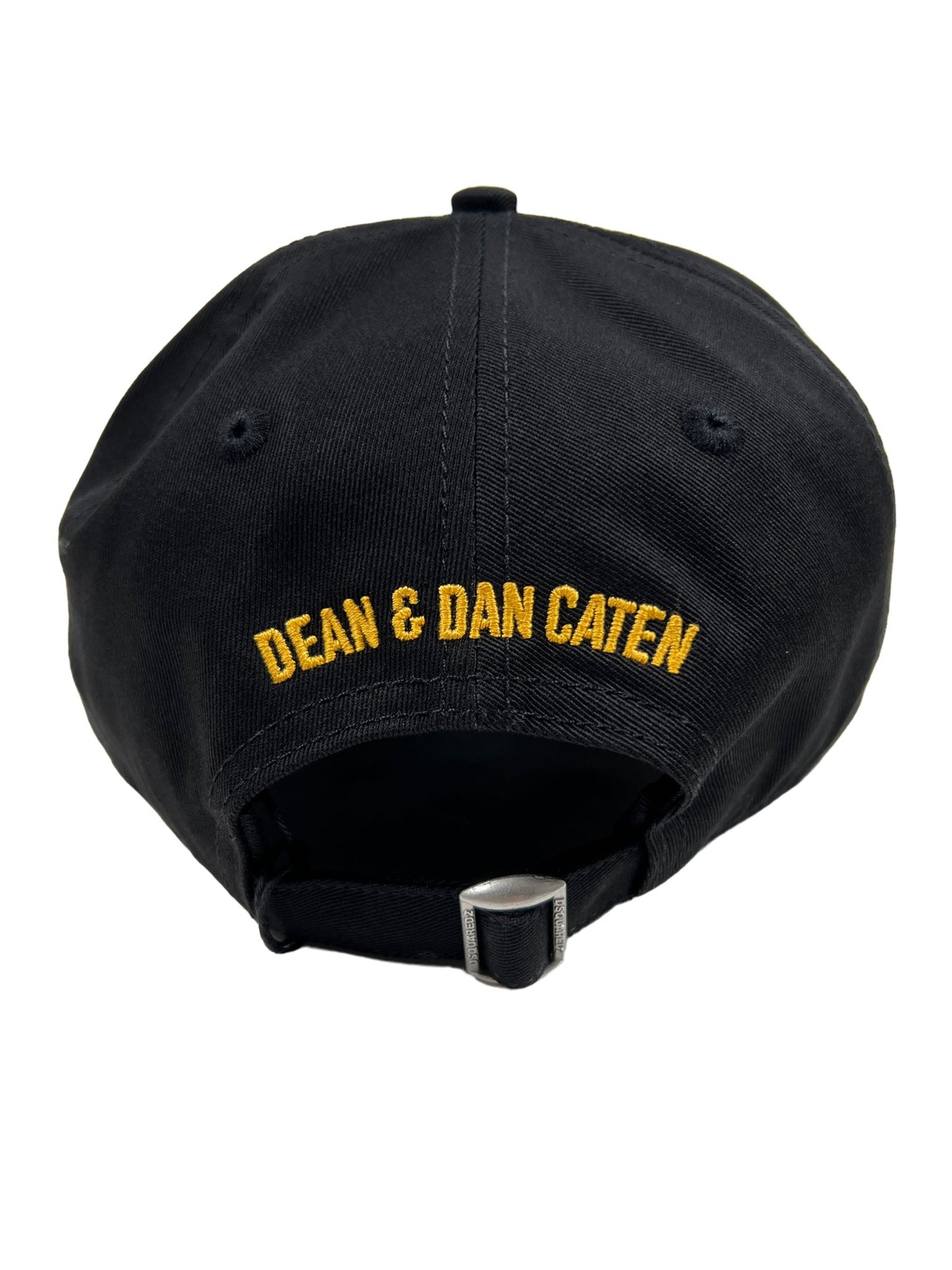 A black DSQUARED2 BCM0783 D2 logo baseball cap gabardine -Nero, with the words Dean and Dan Caten on it, embodying fashion.