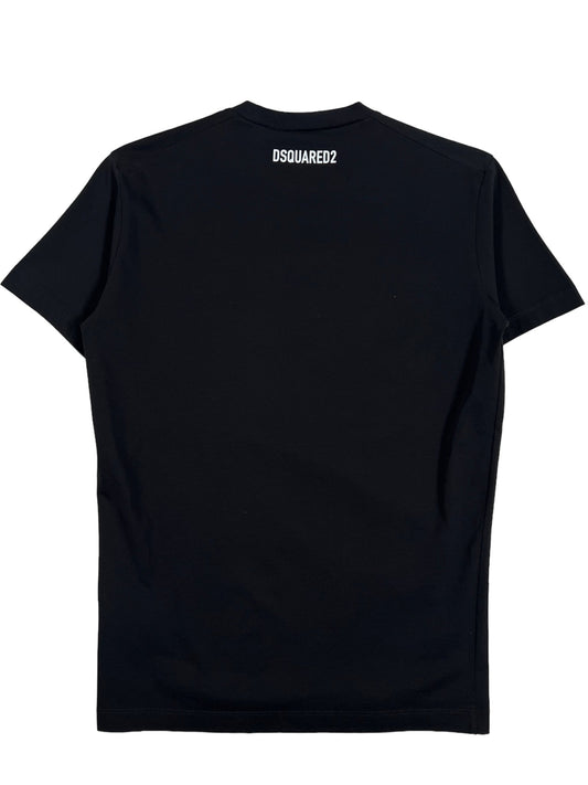The back of a DSQUARED2 black cotton t-shirt with an Italy logo on it.