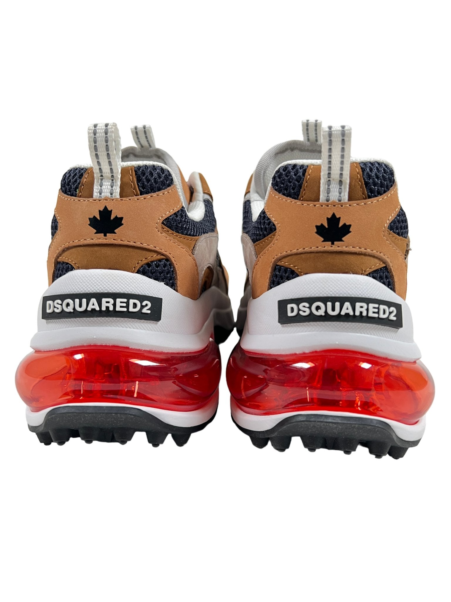 The Dsquared2 SNM0307 Sneakers Mesh Vitello-Beige-Grigio-Blu from DSQUARED2 offer a fashionable combination of beige, gray, and blue with red transparent rubber soles. The design is enhanced by mesh and nubuck leather details, along with black maple leaf logos on the heels.