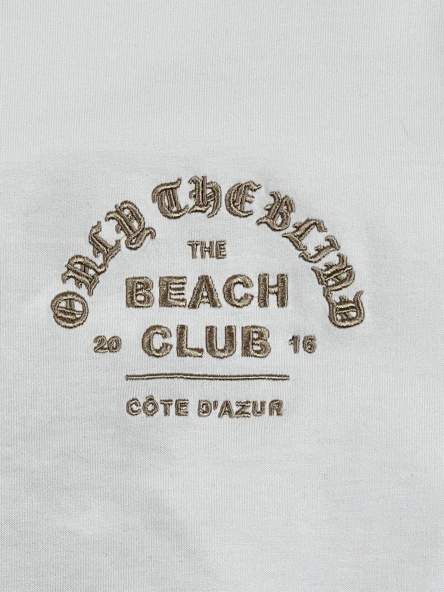 A white ONLY THE BLIND OTB-T1288 DESERT PALM T-SHIRT WHT that says the beach club.