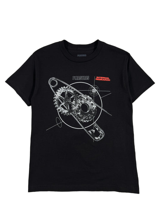 A Research t-shirt in black cotton with a graphic design of a gear by Pleasures.