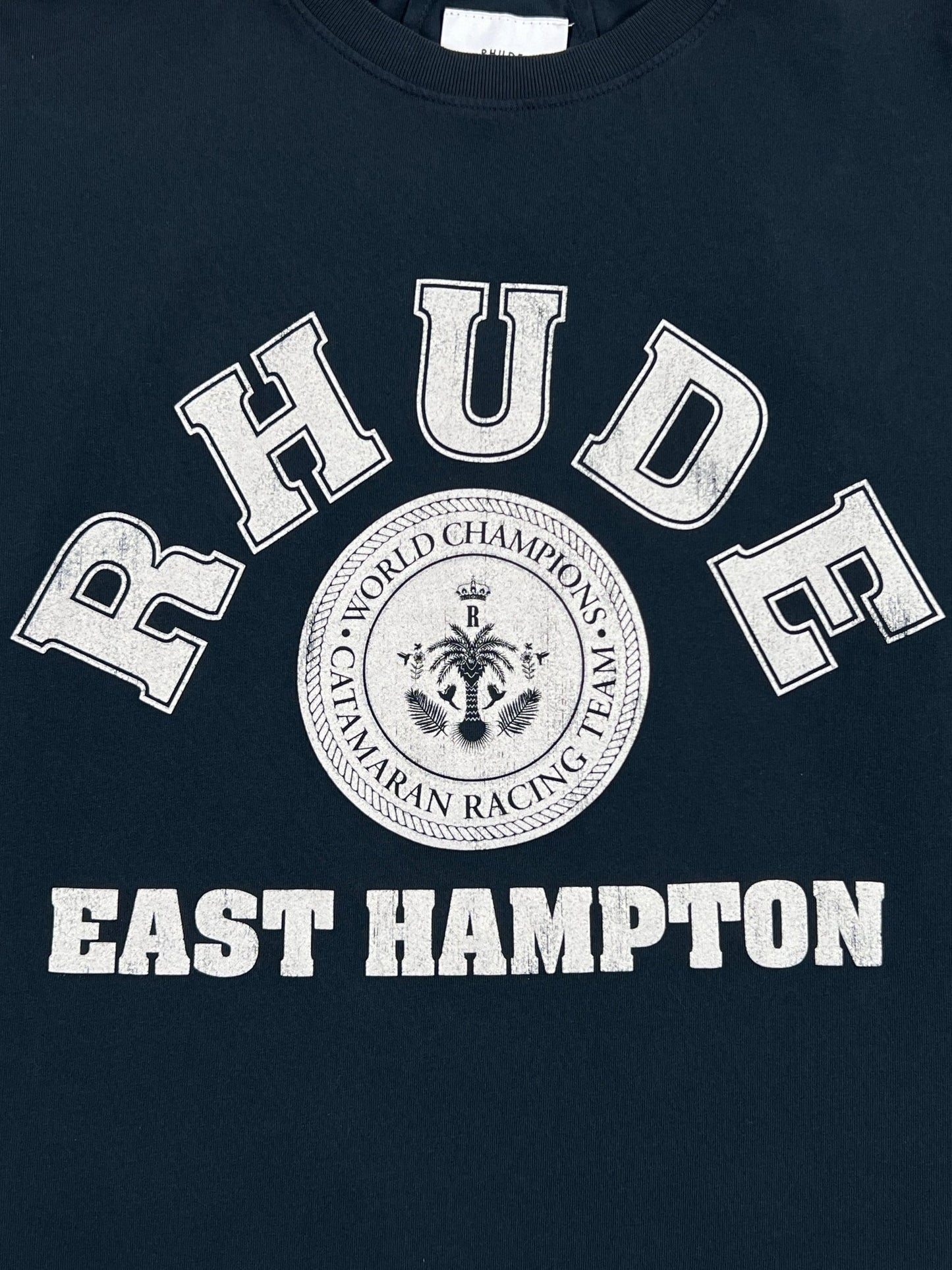 Rhude fading east hampton cotton jersey T-shirt.
Product Name: RHUDE HAMPTON CATAMARAN TEE BLK
Brand Name: RHUDE