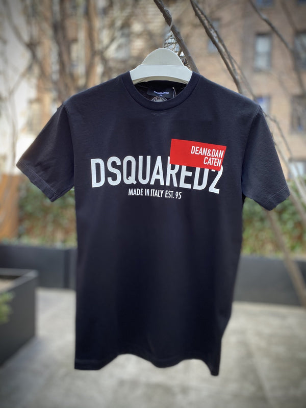 A DSQUARED2 S71GD1021 T-SHIRT BLACK with the word DSQUARED2 on it.