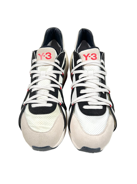 A pair of ADIDAS x Y-3 FZ4336 SUKUII III COREWHITE/BLACK/RED sneakers with red and white stripes.