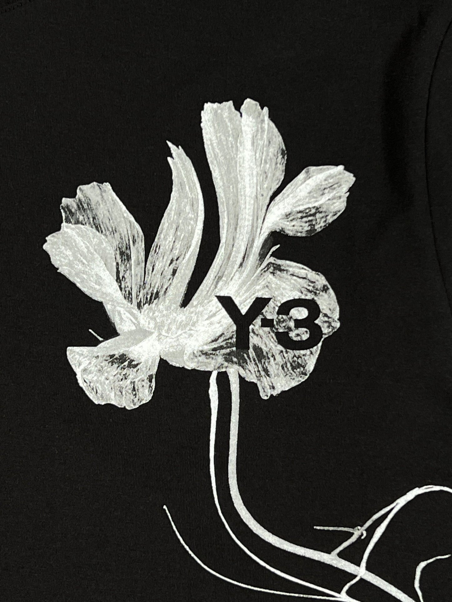A Y-3 LONG SLEEVE T-SHIRT IN4351 GFX LS TEE BLACK with a white flower on it.